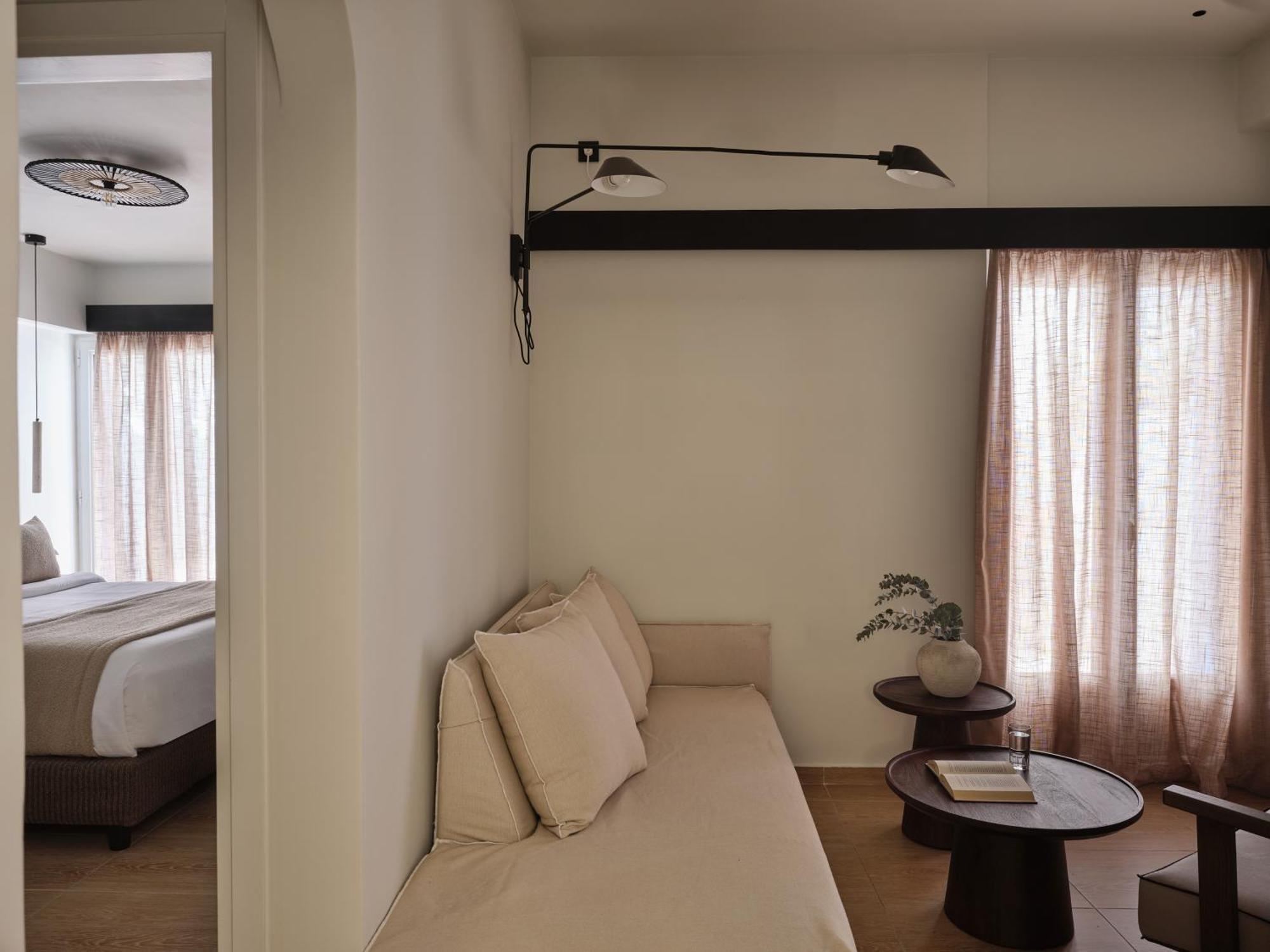 Loizos Stylish Residences ฟิรา ภายนอก รูปภาพ