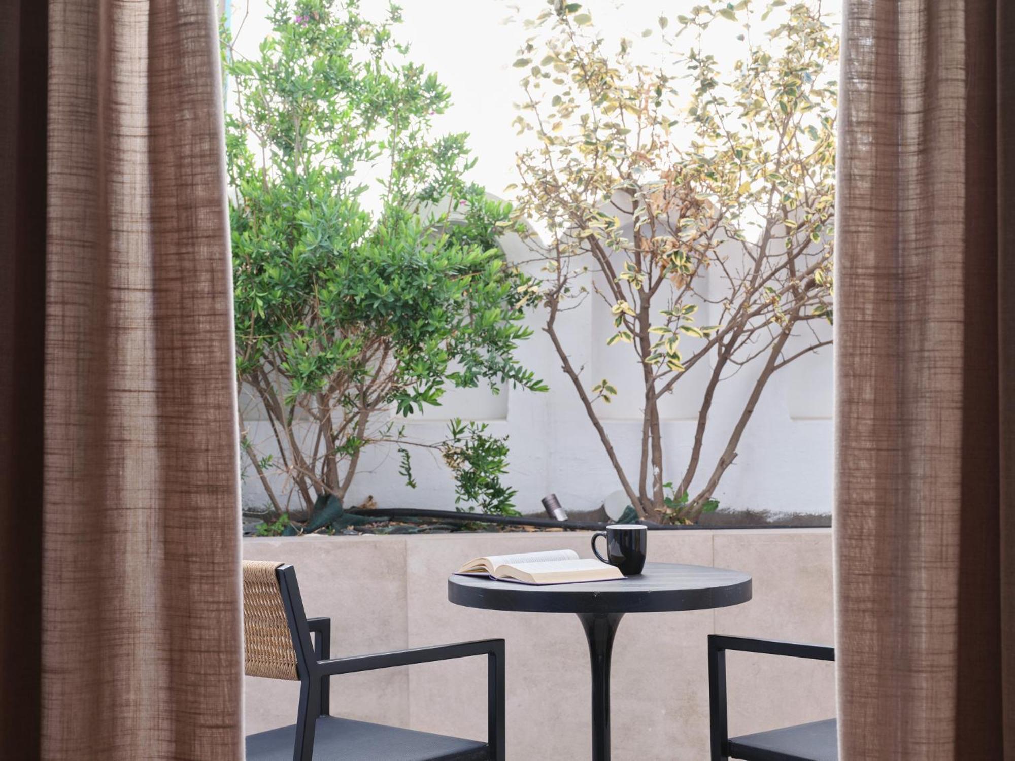 Loizos Stylish Residences ฟิรา ภายนอก รูปภาพ