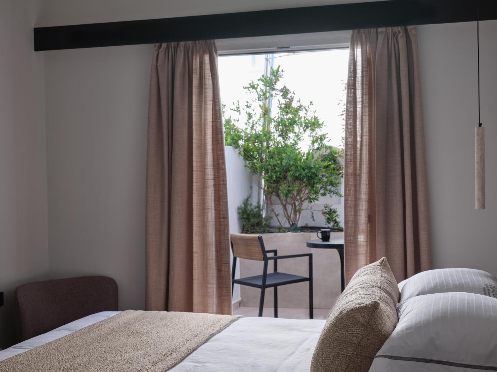 Loizos Stylish Residences ฟิรา ภายนอก รูปภาพ