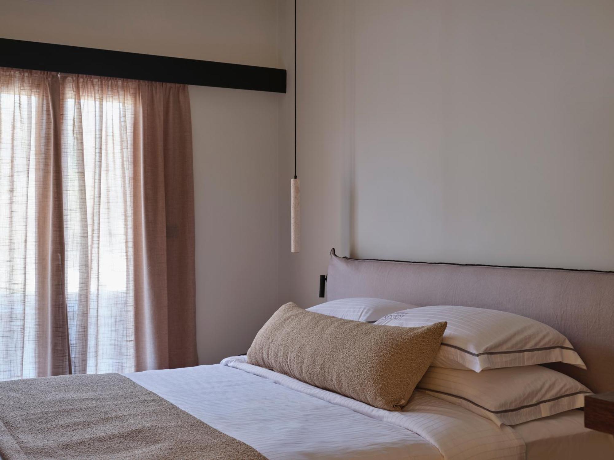 Loizos Stylish Residences ฟิรา ภายนอก รูปภาพ